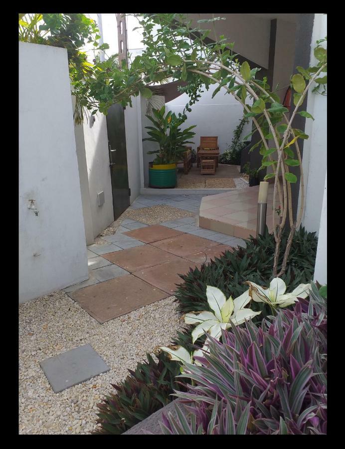 Karls Guesthouse Cotonou Exterior photo